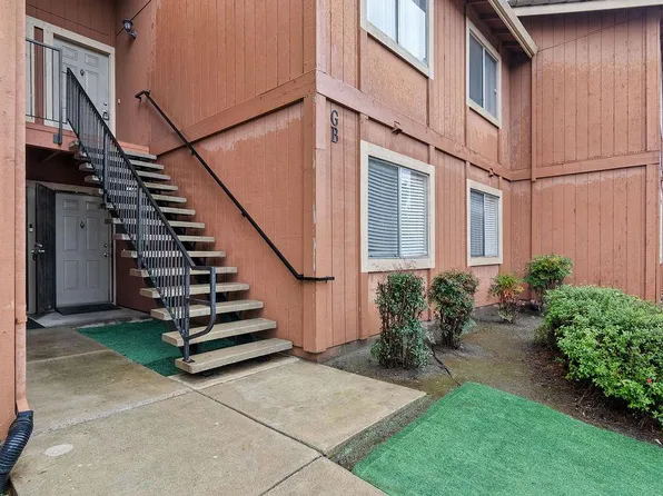 495 Cherry Ln APT B, Manteca, CA 95337