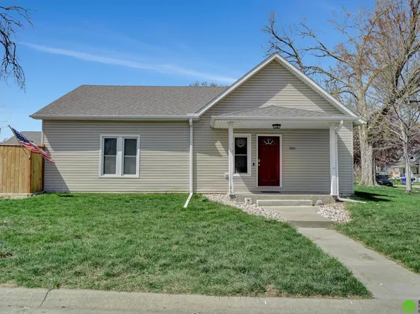 2041 N 69th St, Lincoln, NE 68505