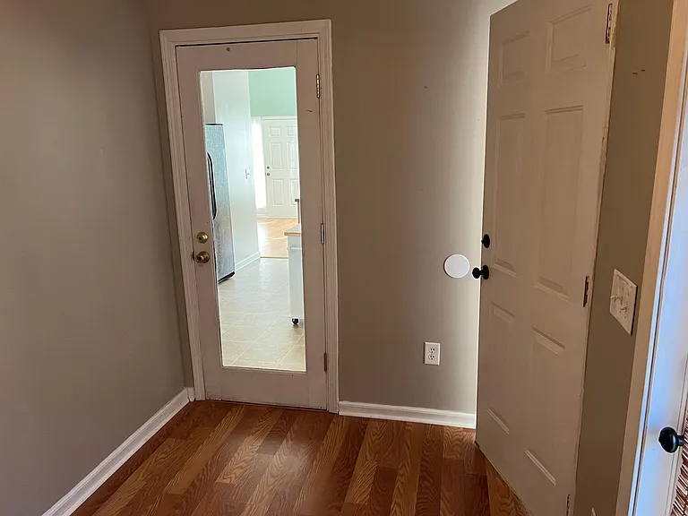 408 Moat Ct — Photo 13