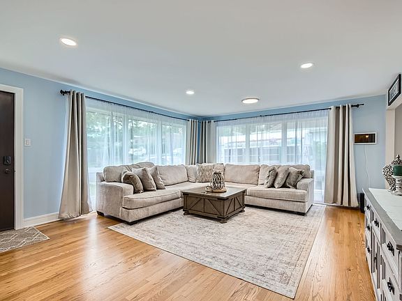 5th image of 107 N Oakwood Ave