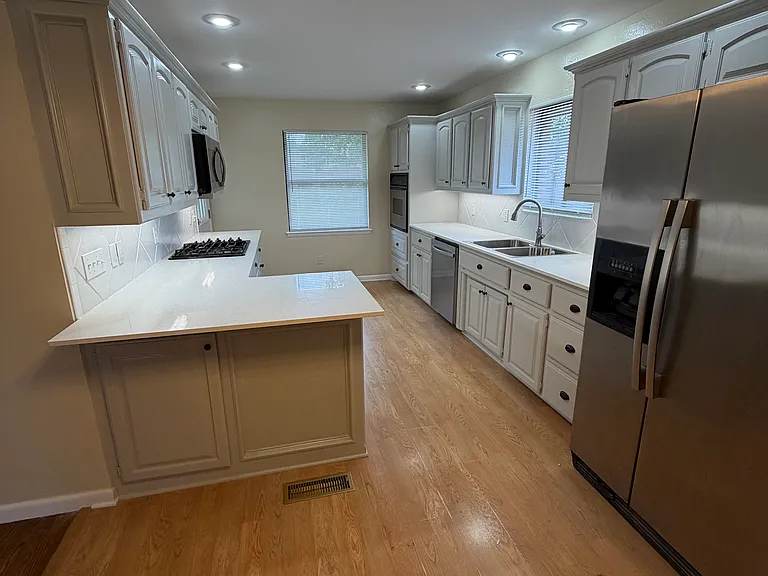 116 Pine Ave — Photo 4