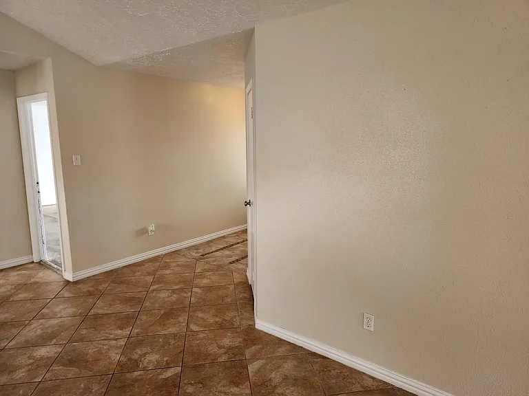 715 Beechbend Dr — Photo 6