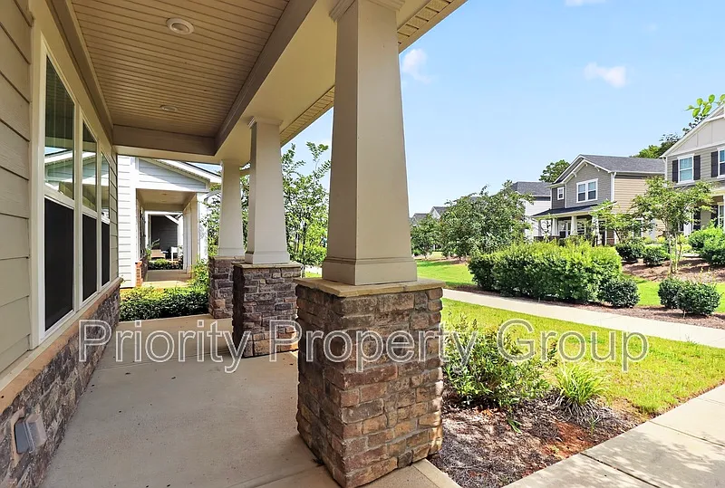 4 bed, 2.5 bath, 2143 sqft, $2,700 — Photo 2