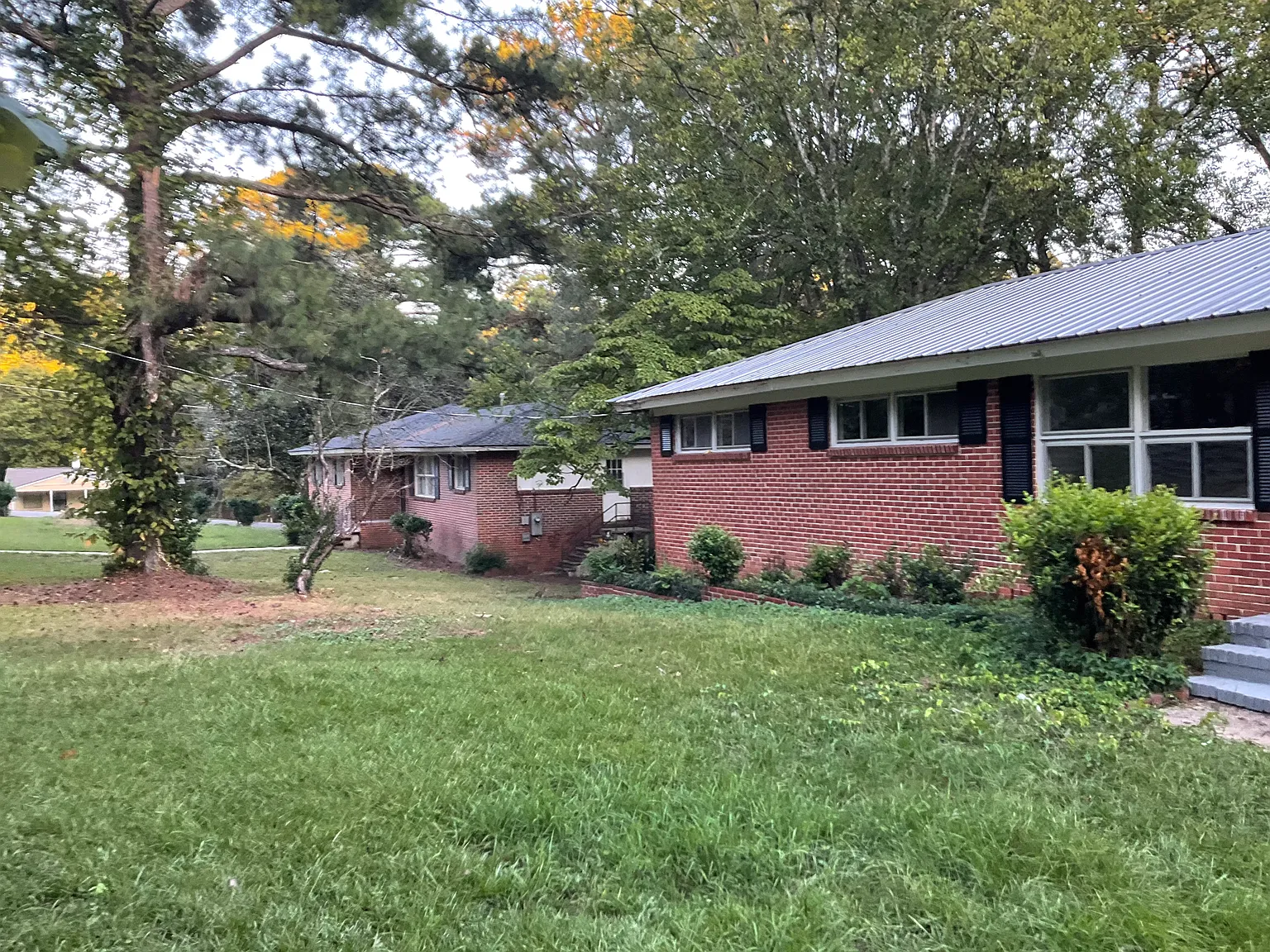 5 bed, 1629 sqft, $1,800 — Photo 2