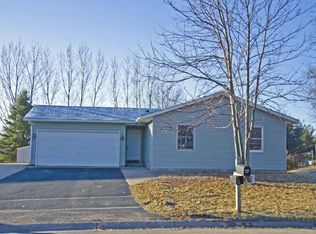 1230 Carriage Hills Dr S, Cambridge, MN 55008