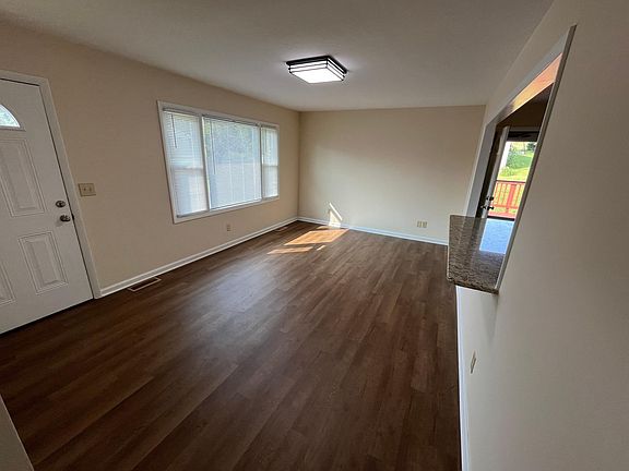 5th image of 3709 Bluefield Dr