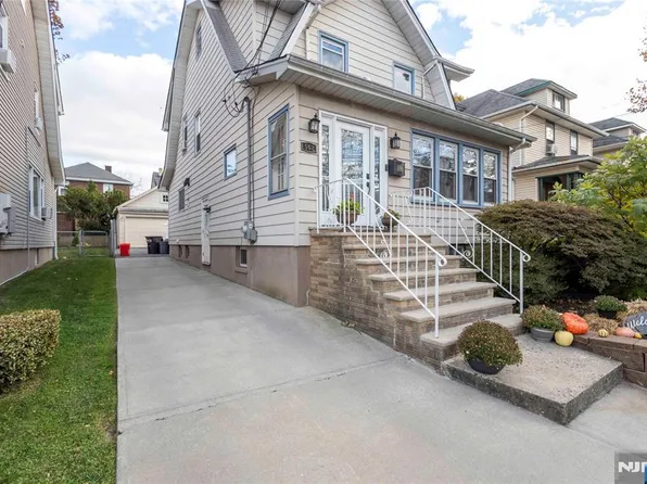 562 Oregon Ave, Cliffside Park, NJ 07010