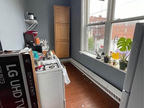 5th image of 203 W McMillan St #22
