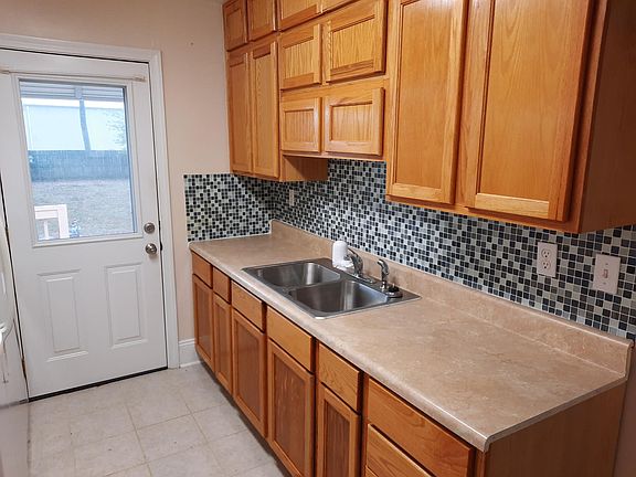5th image of 614 Morris Dr