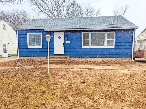 717 W 8th St, Newton, KS 67114