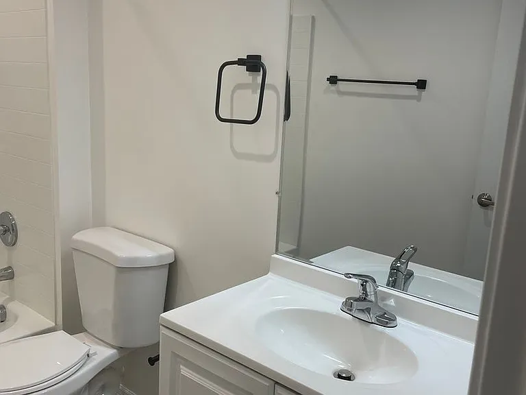 Highland Pacifica Apartments — Photo 9