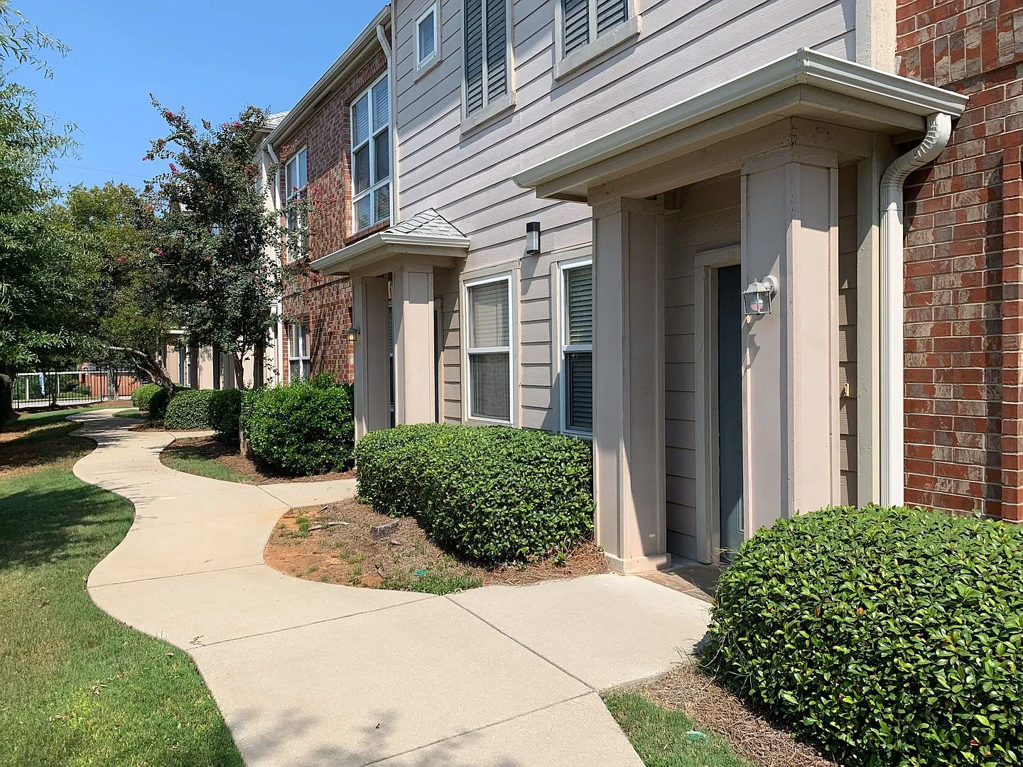Crimson Place - 3 Bedroom Townhouse(s) — Photo 2