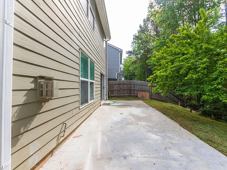 5815 Weddington Dr — Photo 35