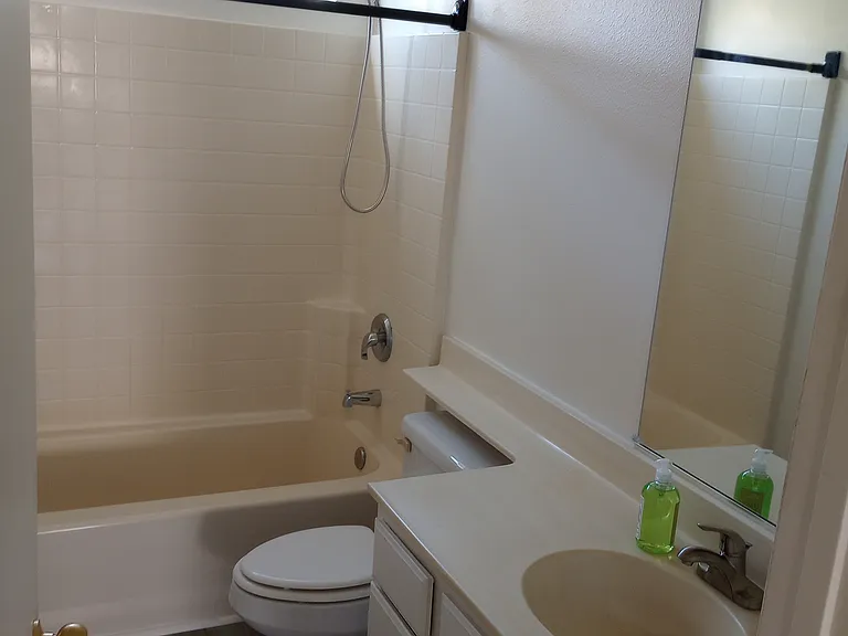 De La Valle Dr — Photo 14