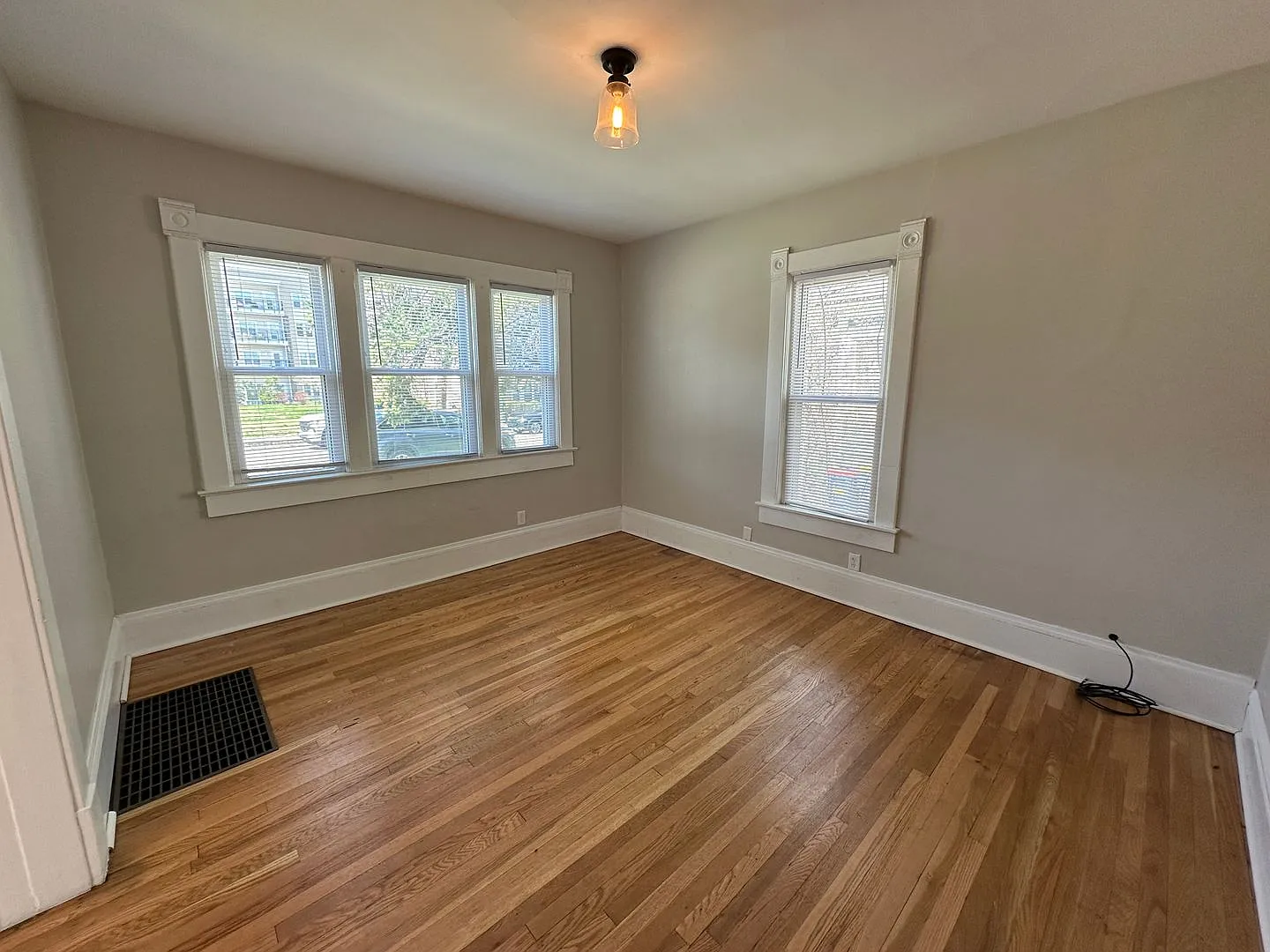414 Grand NE — Photo 3