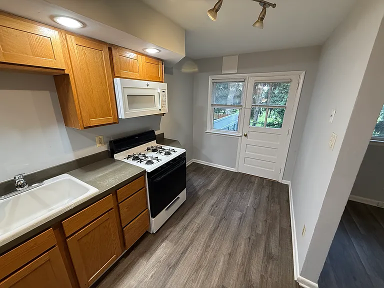 71 Suburban Ln — Photo 18