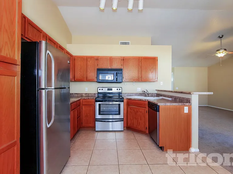 1464 E Rosemonte Dr — Photo 7
