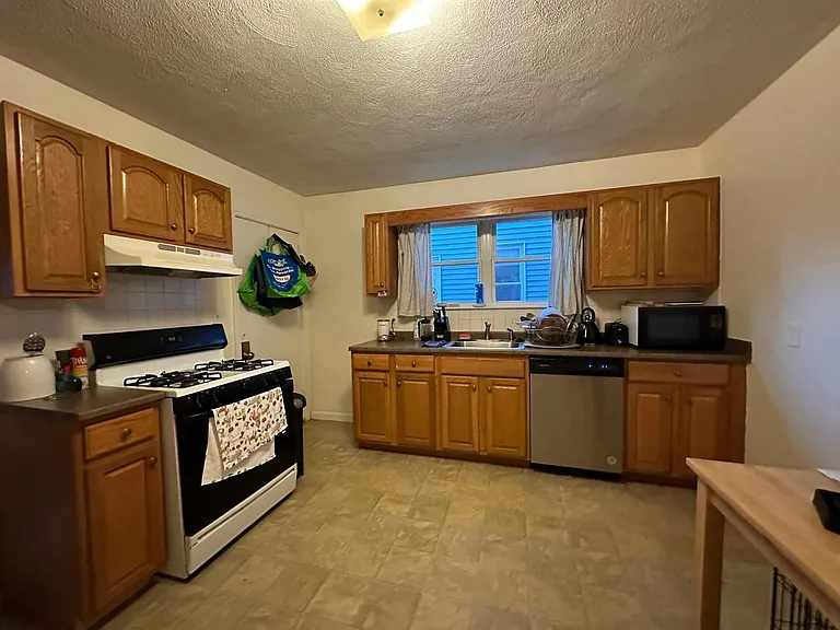 15 Concord Ave #2 — Photo 2