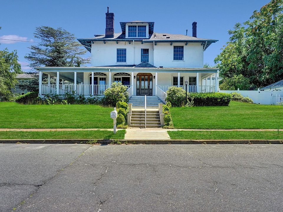 1st image of 8 S Lake Dr