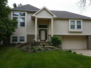 222 Levee Trl, Dakota Dunes, SD 57049