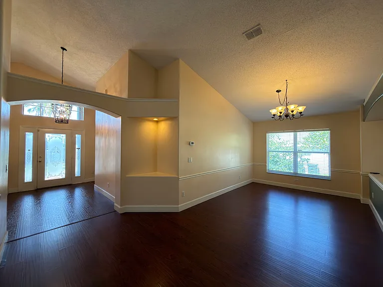 Entry_Dining
