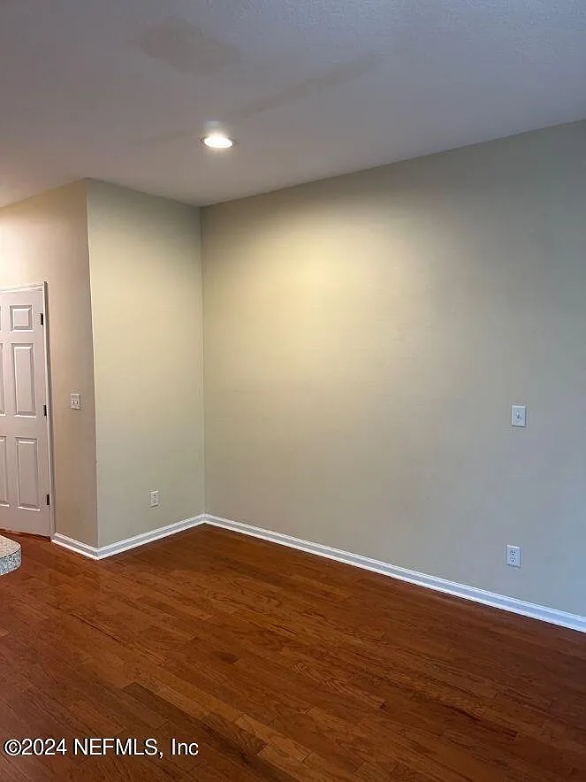 3 bed, 2.5 bath, 1419 sqft, $1,795 — Photo 3