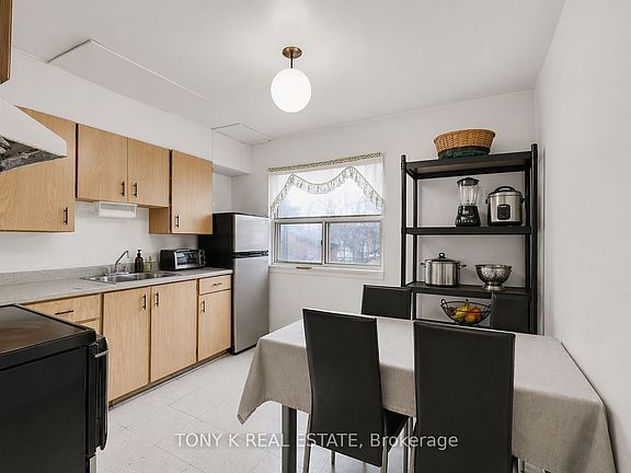 3rd image of 3012 Keele St