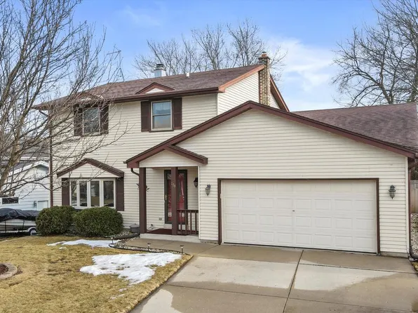 228 Oaklawn COURT, Pewaukee, WI 53072