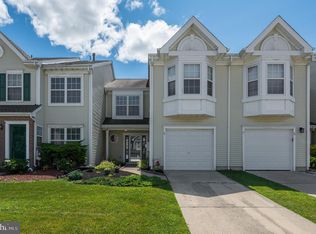 18 Elkington Dr, Mount Laurel, NJ 08054