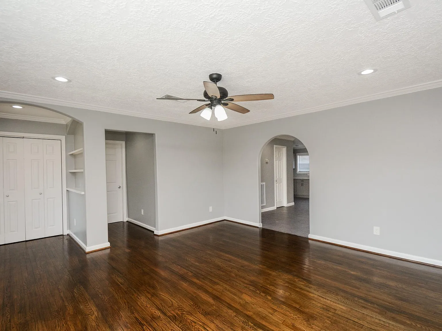 3 bed, 3.5 bath, 2748 sqft, $2,750 — Photo 3