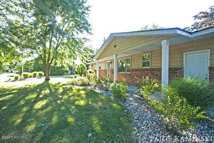 2nd image of 2041 Caroline St
