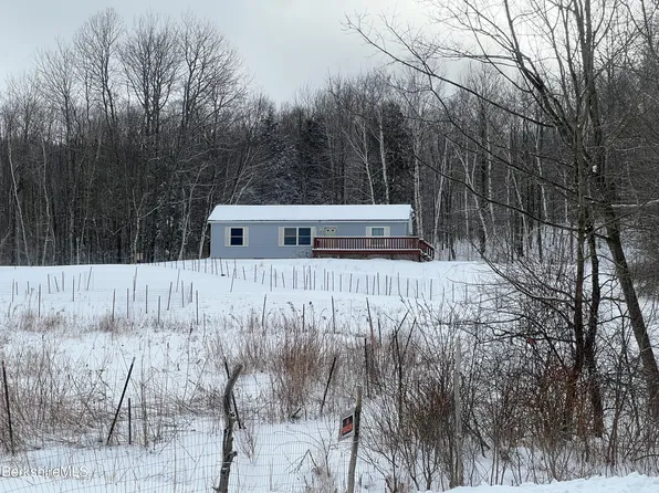 472 E Hoosac St, Adams, MA 01220