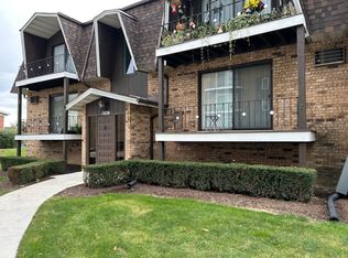 1439 Carriage Ln #3, Westmont, IL 60559