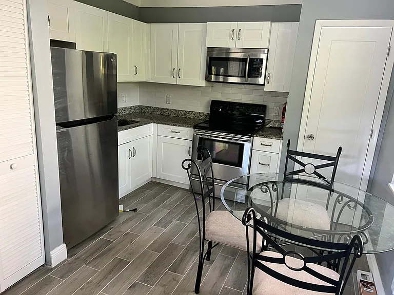 1435 SW 24th Ct #B — Photo 1