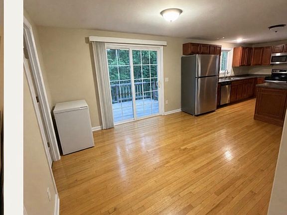 2nd image of 15 Nantucket Ct