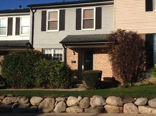 3356 Burbank Dr, Ann Arbor, MI 48105