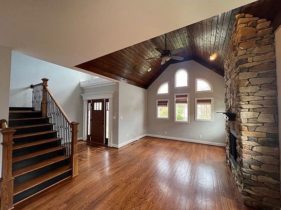 2nd image of 115 Creekview Ct