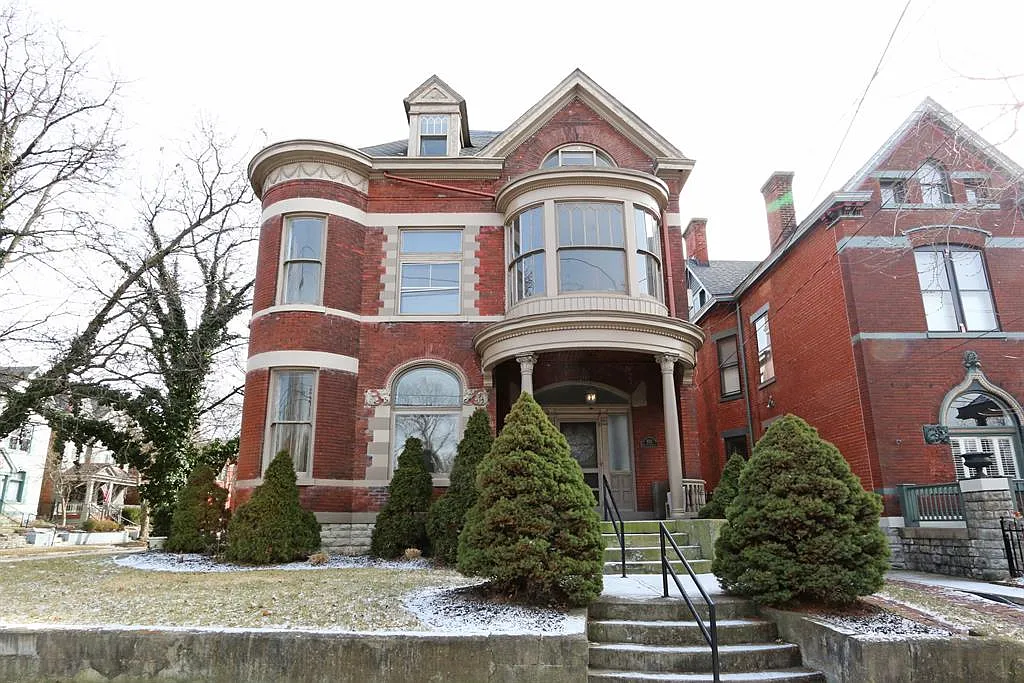 602 Park Ave photo 1