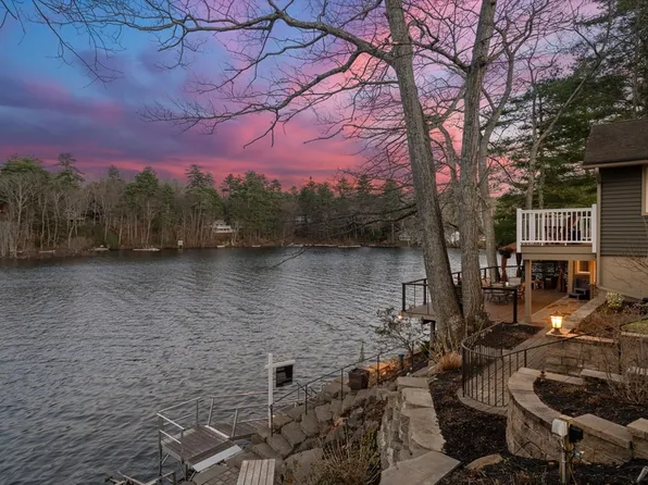60 S Shore Dr, Sturbridge, MA 01566