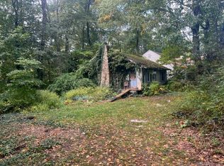 44 W Woodland Dr, Lebanon, CT 06249