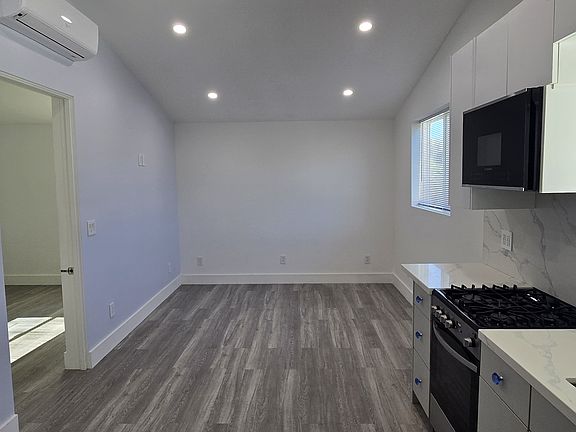 4th image of 6546 Bobbyboyar Ave