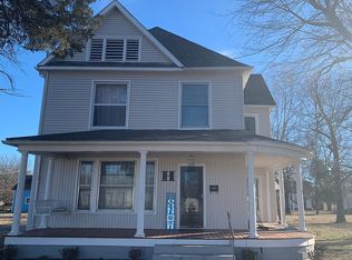 618 E Maple St, Columbus, KS 66725