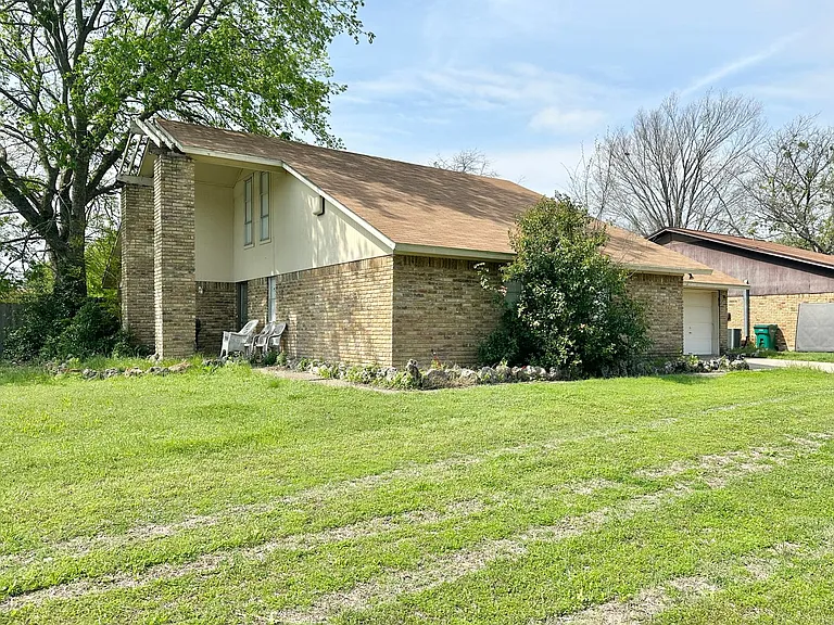 216 W Cardinal Ln — Photo 3