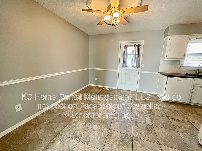 10606 N Oak Trafficway — Photo 11