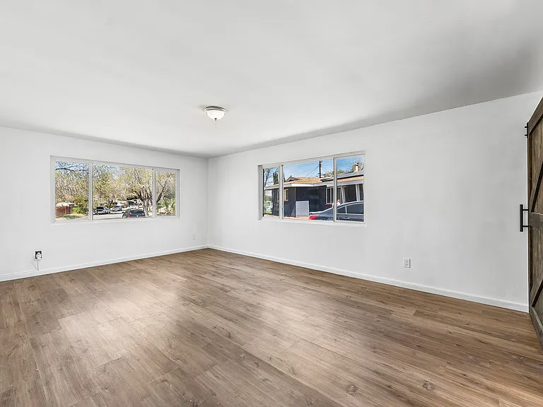 442 Lightcap St — Photo 14