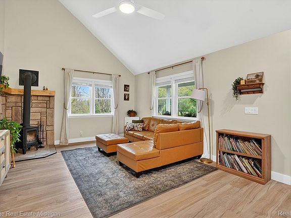 4th image of 5835 Warner Rd