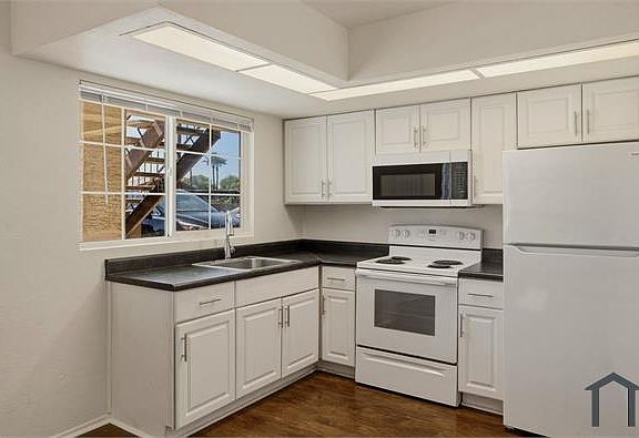2nd image of 45 N Phyllis #109