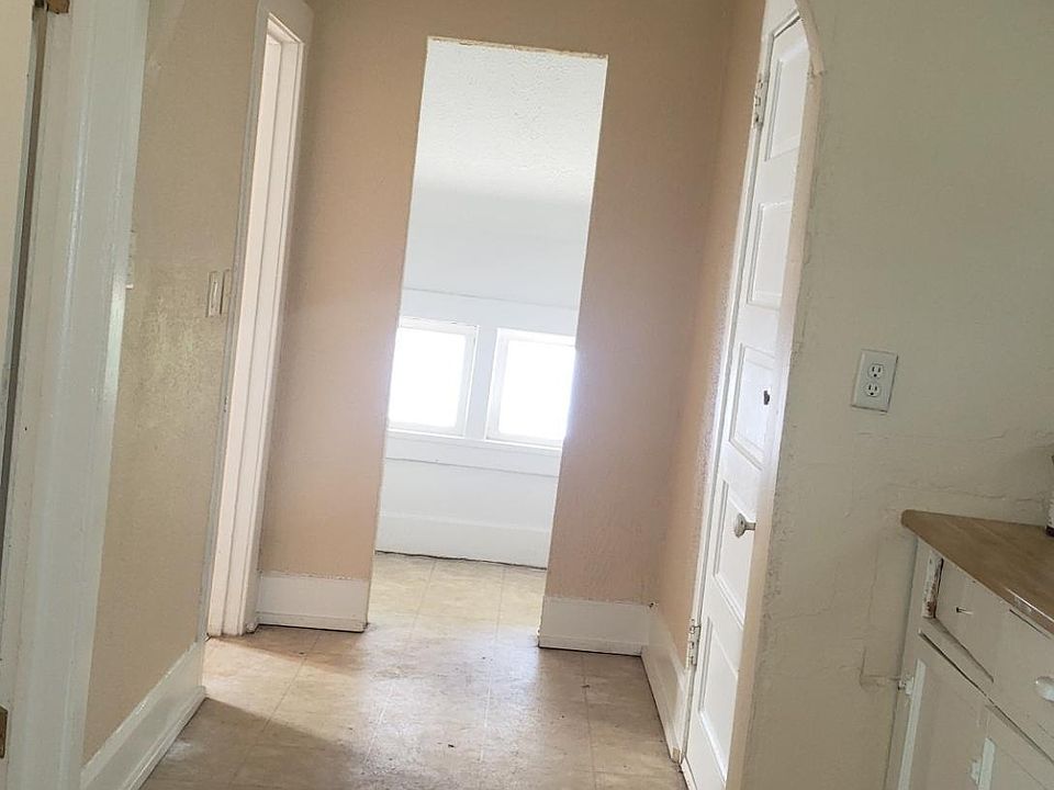 1st image of 932 Woodlawn Ave