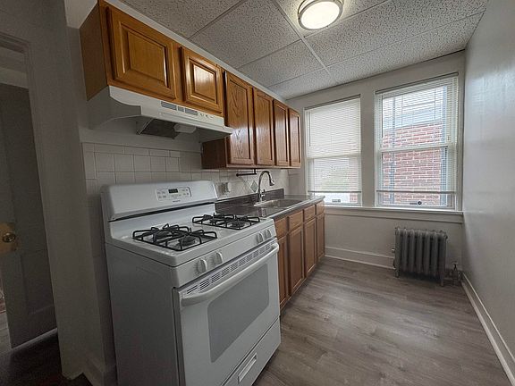 5th image of 760 Forest St APT 4