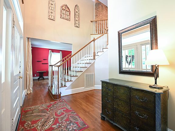 5th image of 206 S Wake St